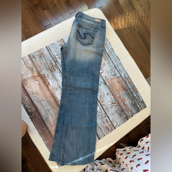 Refuge  Blue Jeans - Picture 3 of 7